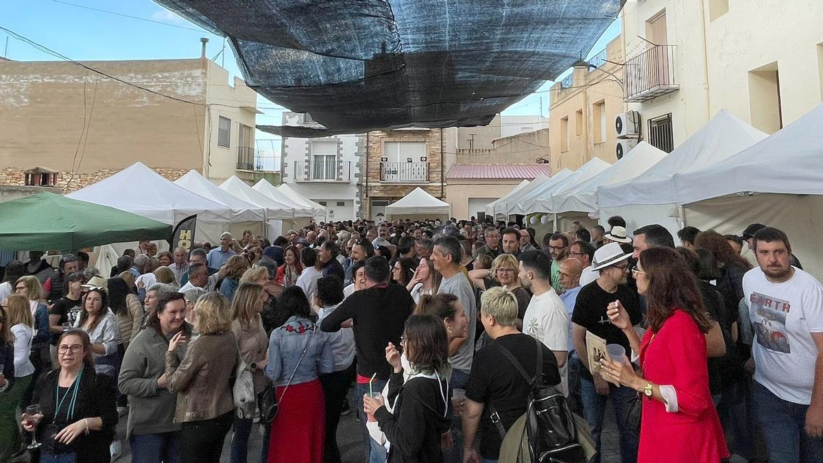 La Fira de Vi de les Useres atrae cada año a cientos de vecinos y visitantes.