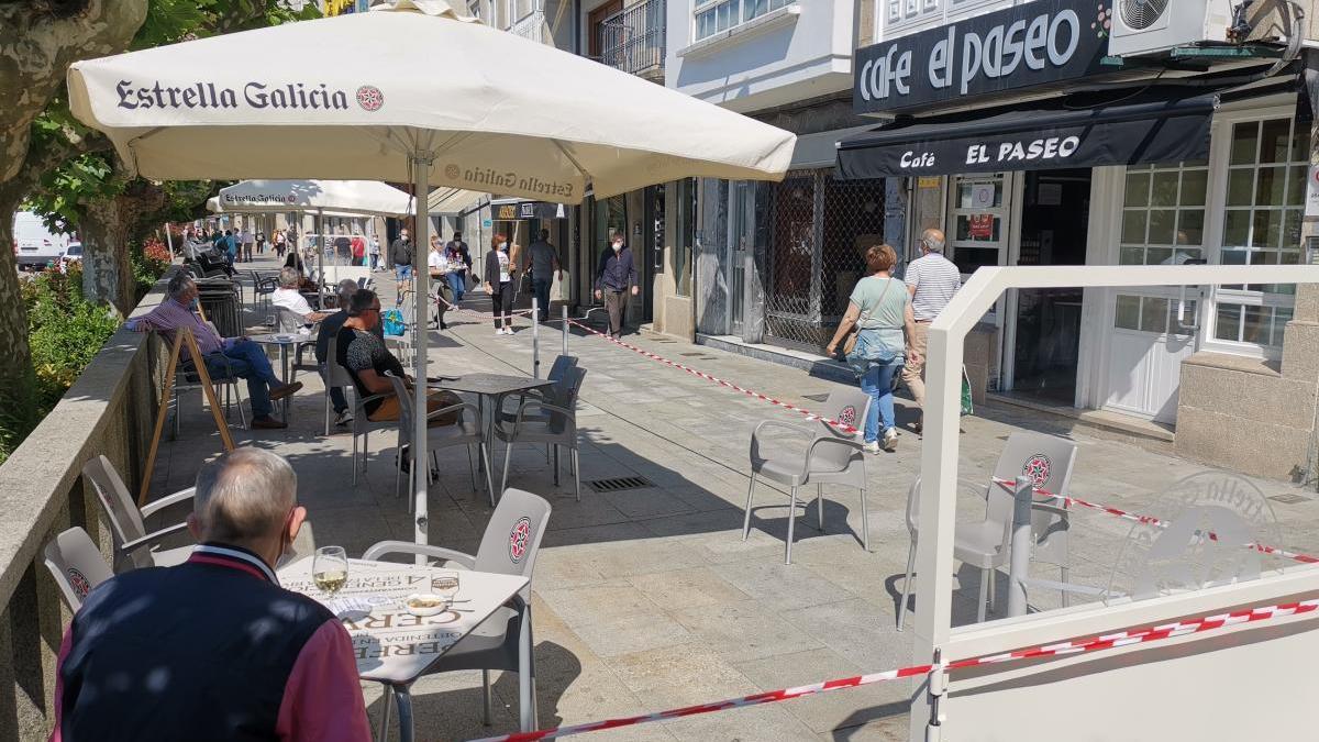 Una terraza en el centro de Cangas.//Santos Álvarez