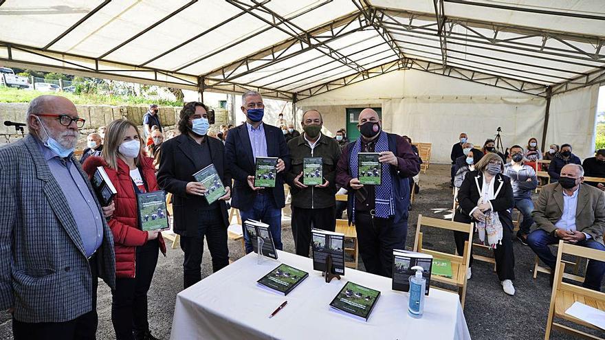 Presentación literaria en Doade y muestra de libros teológicos en A Bandeira  | BERNABÉ/JAVIER LALÍN