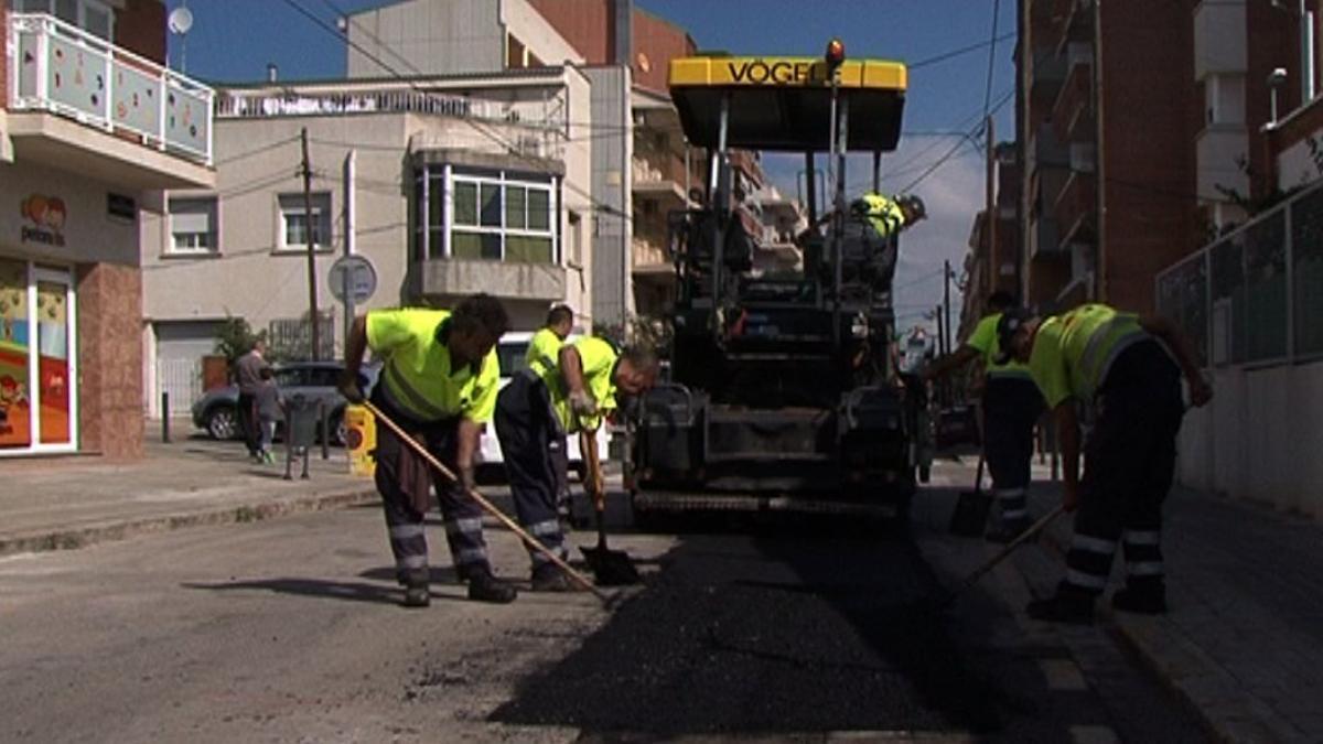 Viladecans aprofita l’estiu per millorar el paviment del carrer