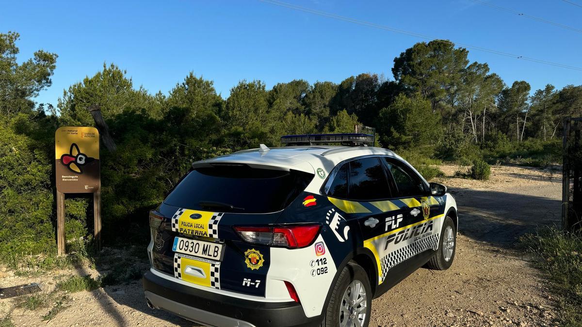 Vehículo Policía Local de Paterna en zona natural del término municipal.