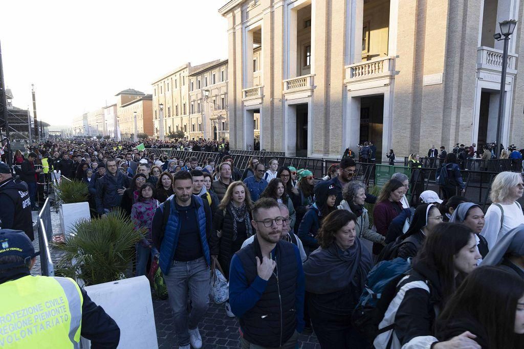 El funeral del papa Francisco en la Plaza de San Pedro del Vaticano, en imágenes
