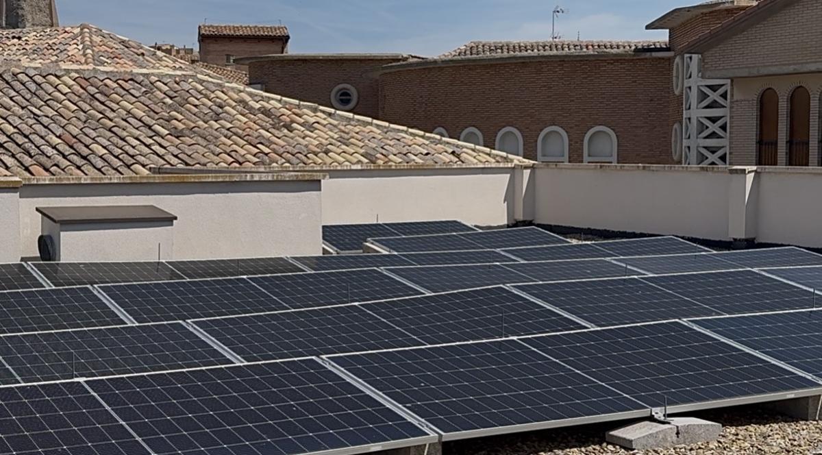 Nuevas placas solares en edificios municipales.
