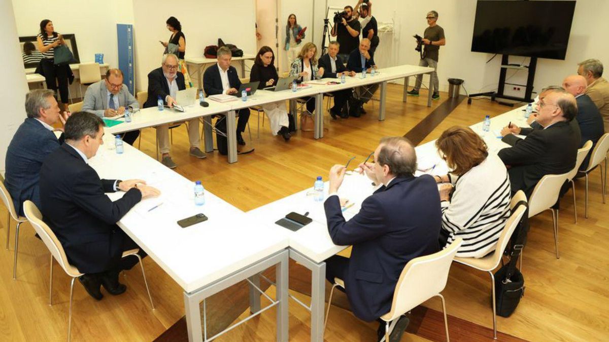 Reunión del consello de docencia clínica de Medicina, celebrado en junio.