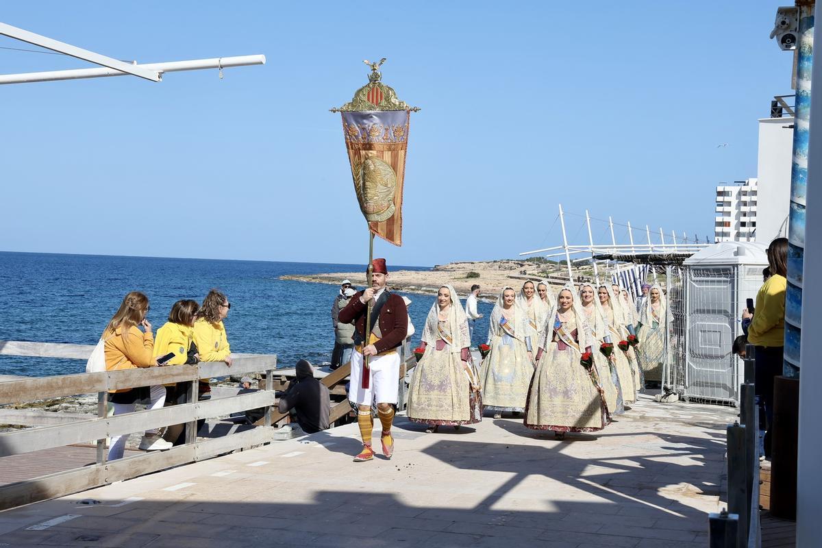 El viaje de Carmen y la corte a Ibiza por el 25 aniversario de La Nostra Falla de Portmany El viaje de Carmen y la corte a Ibiza por el 25 aniversario de La Nostra Falla de Portmany
