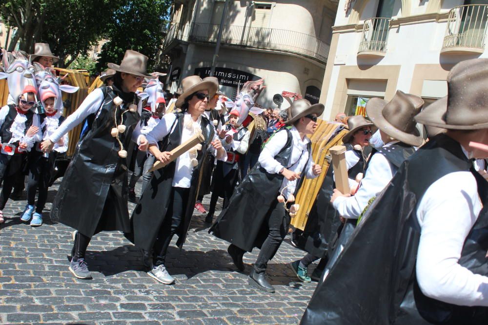 La rua escolar de la Santa Creu torna a enlluernar