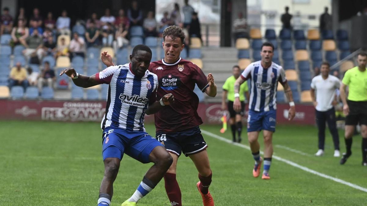 Joao Resende, frente al Avilés.