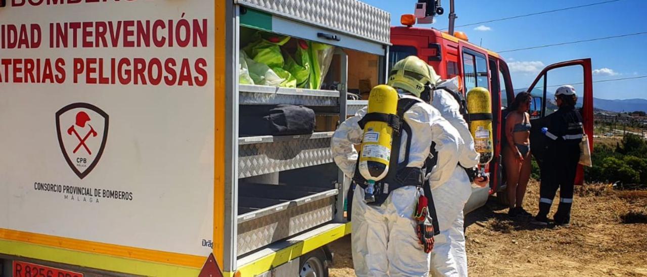 Los bomberos del Consorcio en una intervención de materias peligrosas. | CONSORCIO DE BOMBEROS DE MÁLAGA