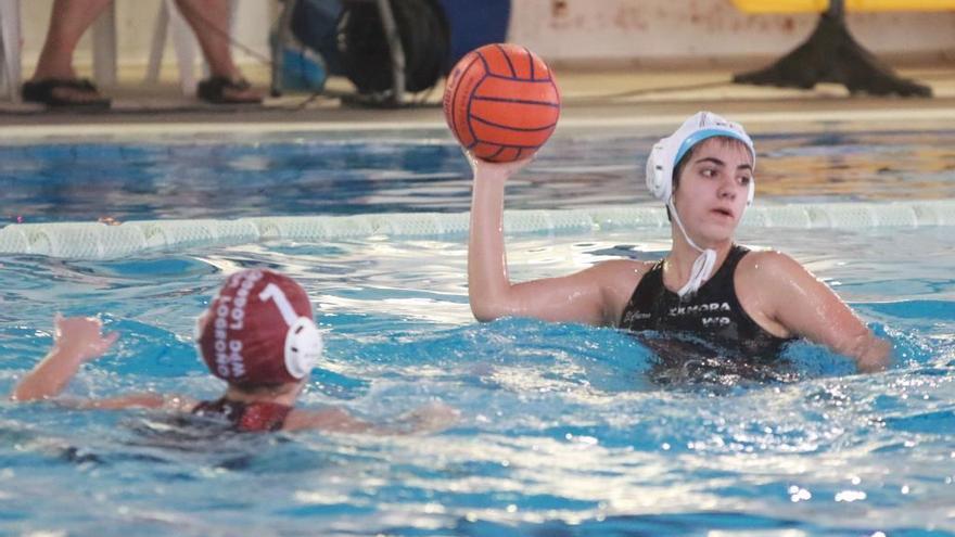 El Waterpolo Zamora brilla ante Logroño con el primer triunfo de su equipo femenino