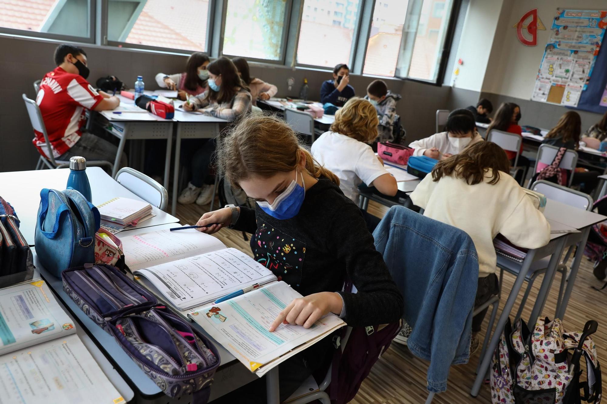 La vuelta al cole en Gijón tras las navidades, en imágenes