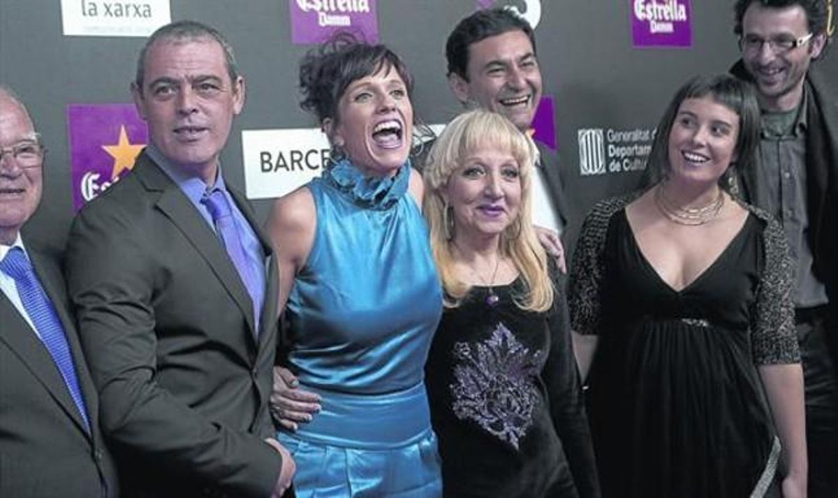 Neus Ballús, amb part de l’equip de ’La plaga’, ahir a l’entrar al Barcelona Teatre Musical. Neus Ballús, amb part de l’equip de ’La plaga’, ahir a l’entrar al Barcelona Teatre Musical.