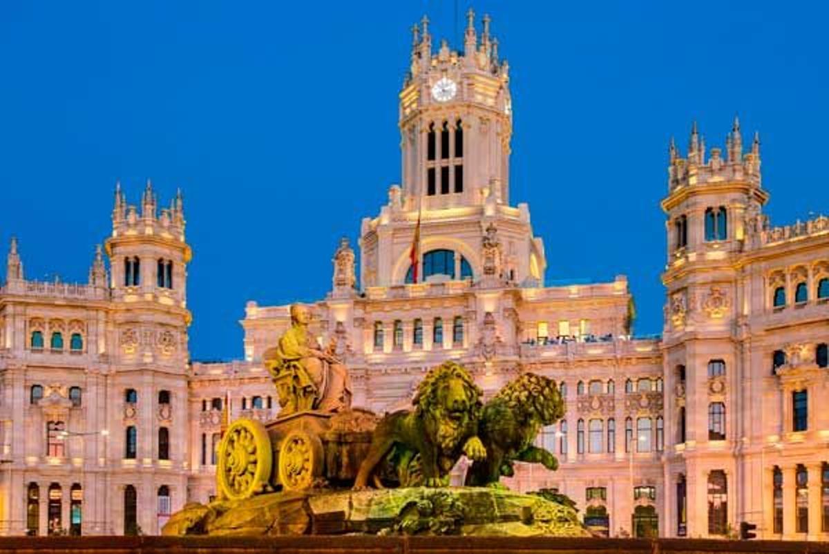 En la Plaza de Cibeles se encuentra el Palacio de las Comunicaciones