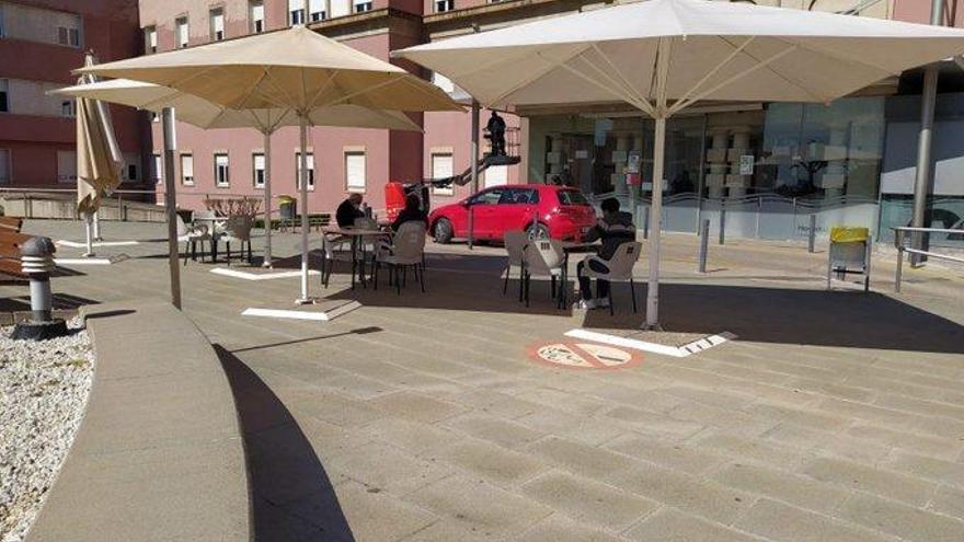 El servei de cafeteria de l&#039;Hospital està obert a tothom i és a l&#039;aire lliure