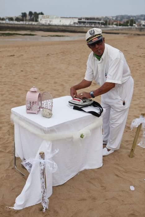 Boda ibicenca en la playa de Gijón