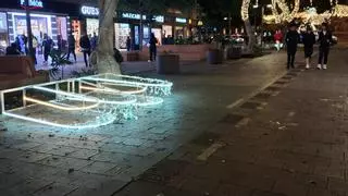 La borrasca Emilia roba la Navidad: el viento hace volar los adornos en Mesa y López
