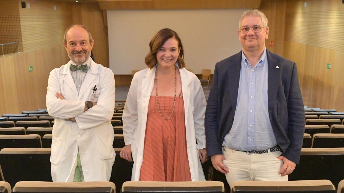 Enrique Míguez, María del Mar Tomás y Daniel Llamas, del Instituto de Investigación Biomédica de A Coruña (Inibic).