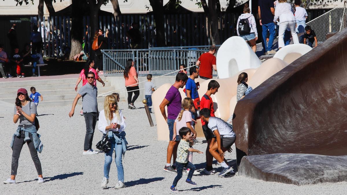 Muchas familias se han acercado al parque más famoso de València.