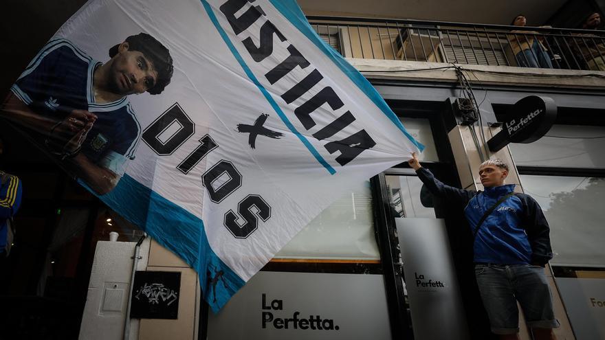 Fiscalía pide suspensión del juicio de Maradona tras acusación de parcialidad de una jueza.