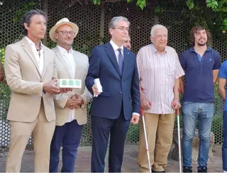 Velas con aroma a paparajote, albahaca y hoja de tomate, los nuevos atractivos para promocionar Murcia en el exterior
