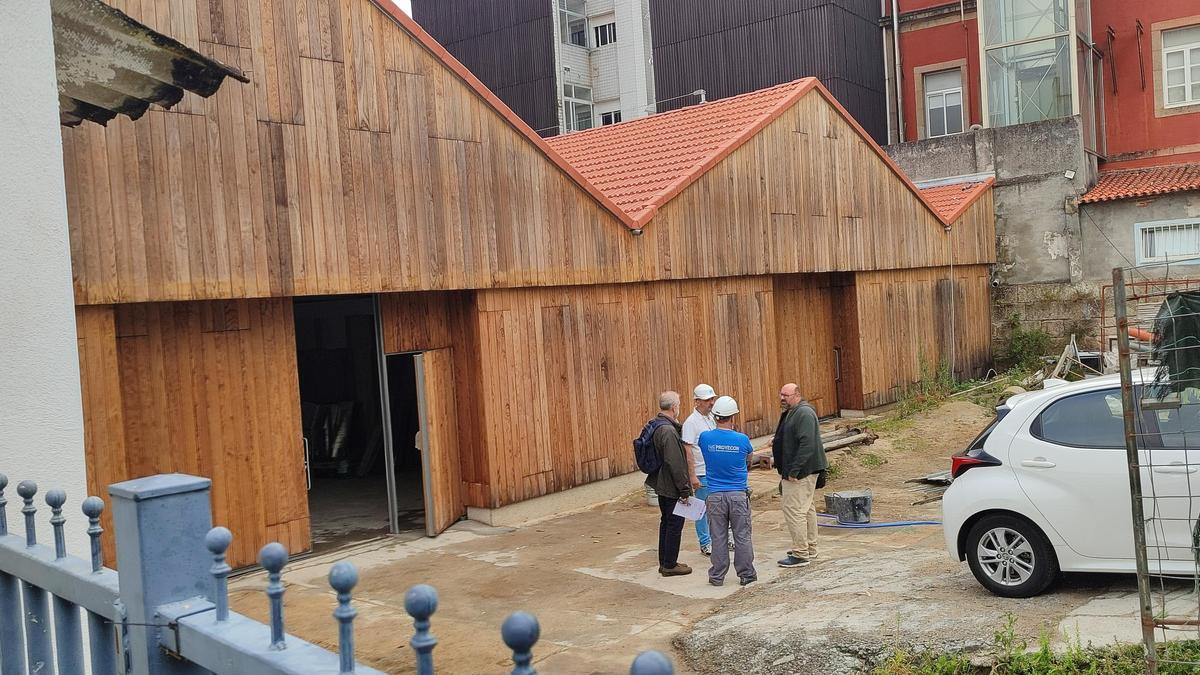 Las naves rehabilitadas dentro del proyecto del Museo Massó, que según el Concello de Bueu ocupan parcialmente una parcela municipal.