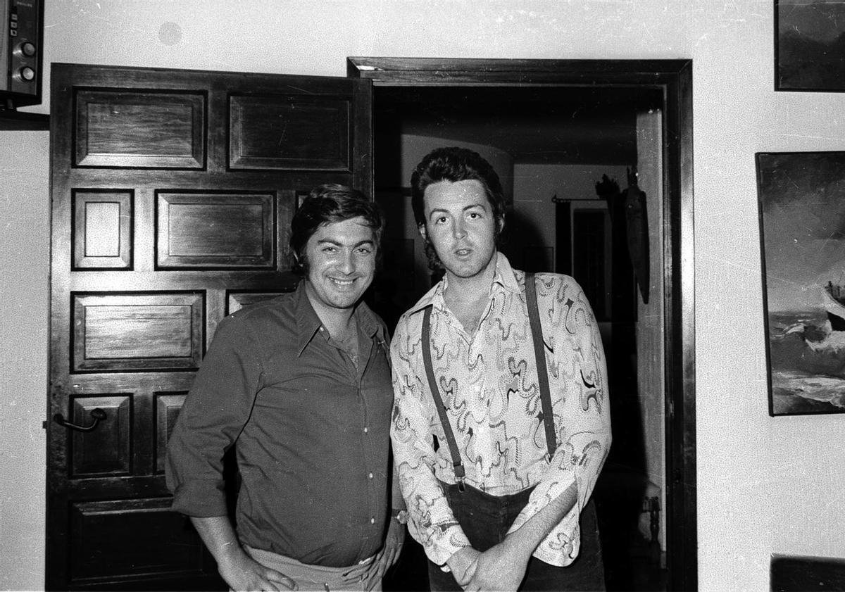 Perfecto Arjones con Paul McCartney, tras la entrevista en el Montíboli