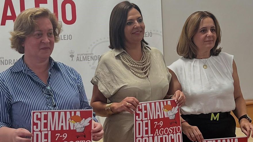 Presentación de la Feria del Comercio en el salón de plenos del Ayuntamiento de Almendralejo.