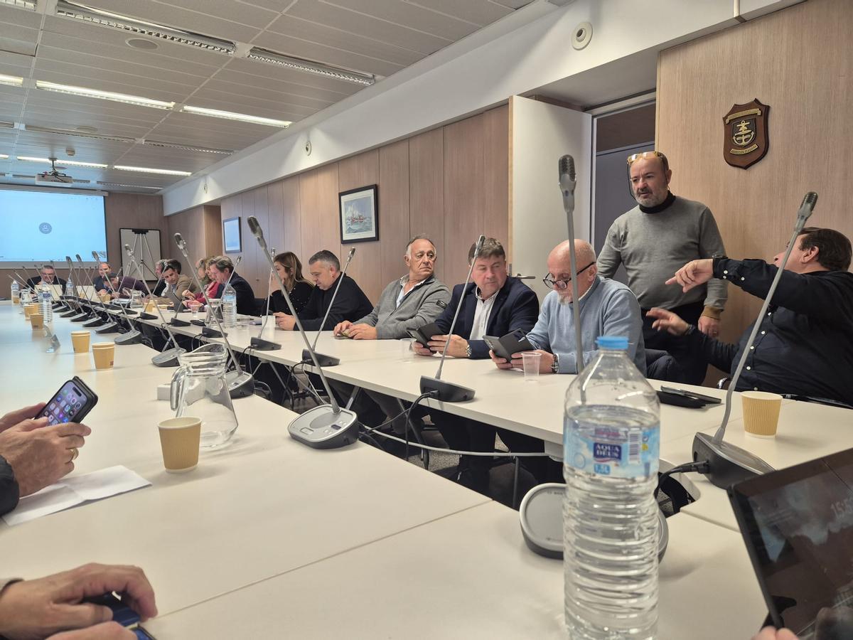 La reunión entre las autoridades de la Secretaría General de Pesca y los representantes del sector, este lunes en Madrid.
