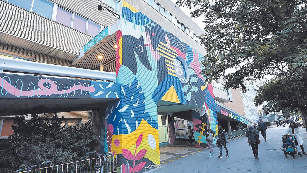 Fachada del hospital Materno Infantil de Zaragoza en el que fueron atendidos los menores.