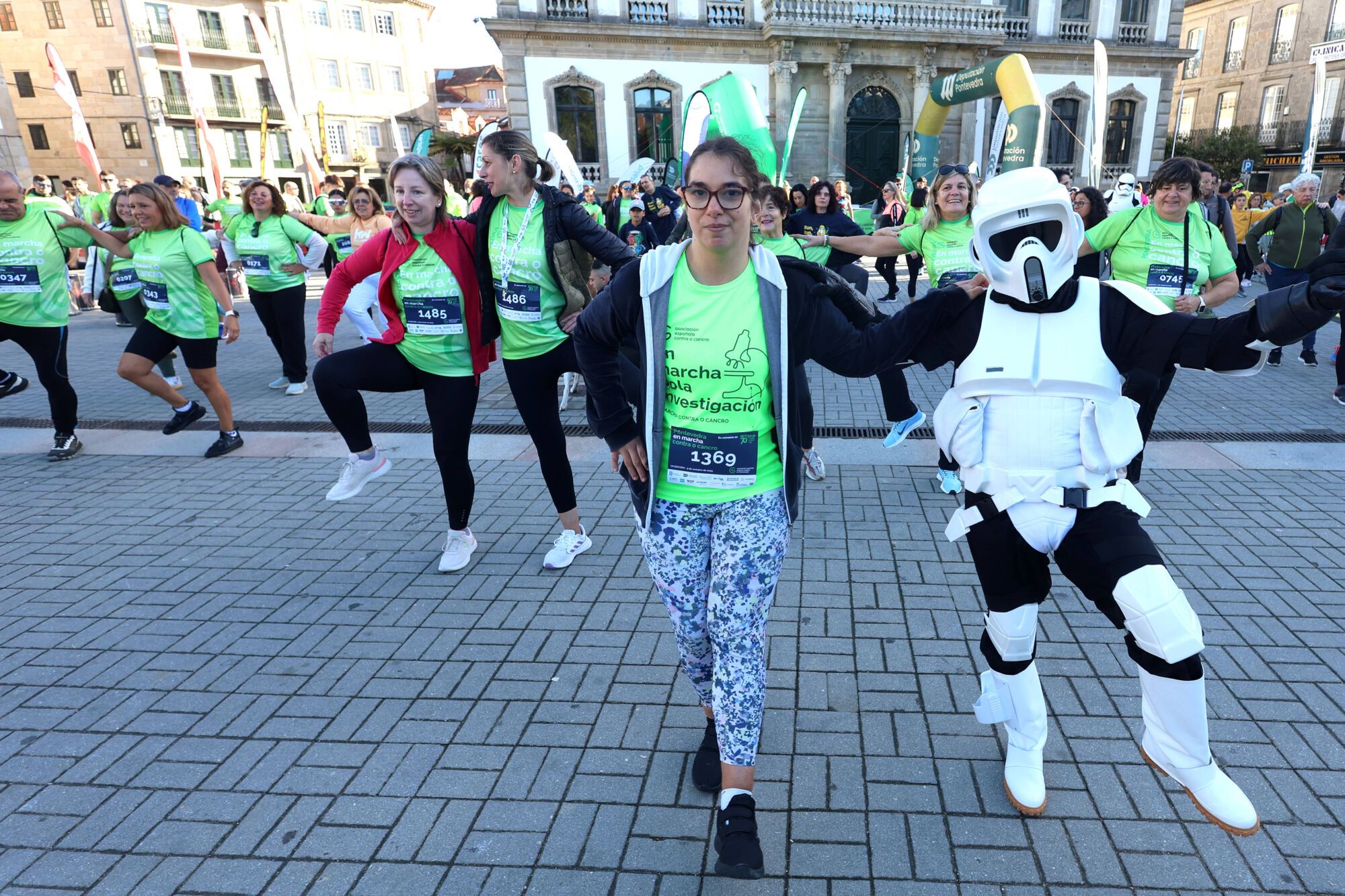 Dos mil setecientos participantes convirtieron la Marcha contra el cáncer de Pontevedra en la más multitudinaria de Galicia