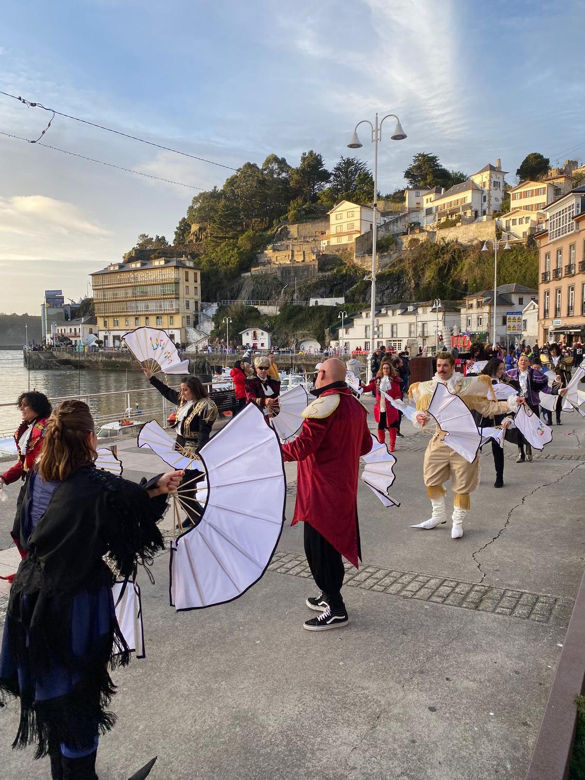 Luarca se llena de monumentos en un carnaval de récord