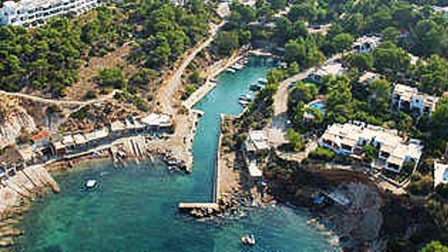 Vista aérea del puerto deportivo de Cala Corral, en Sant Josep.