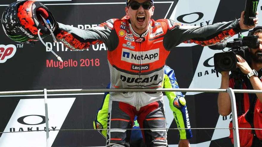 Lorenzo le recuerda su grandeza a Ducati