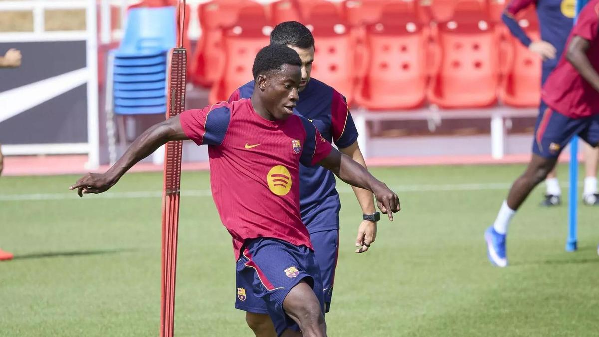Ebrima Tunkara, en un entrenamiento con el Barça.