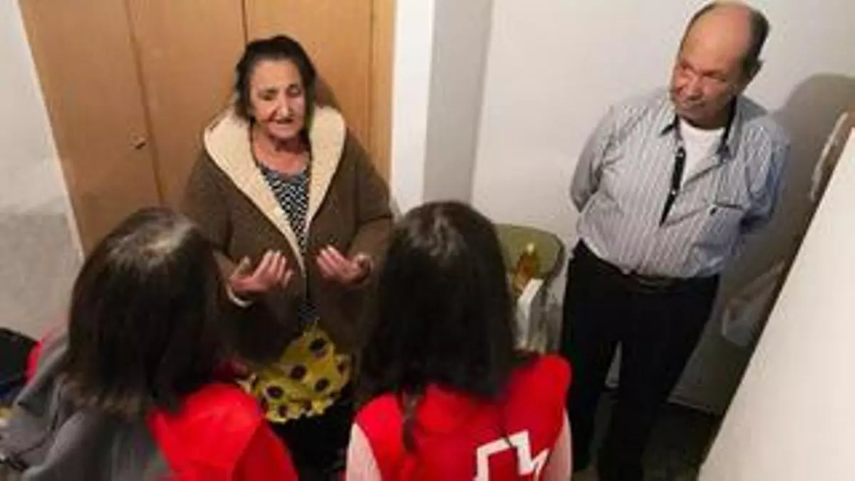Cruz Roja reparte tarjetas para consumir en comercios de Algemesí