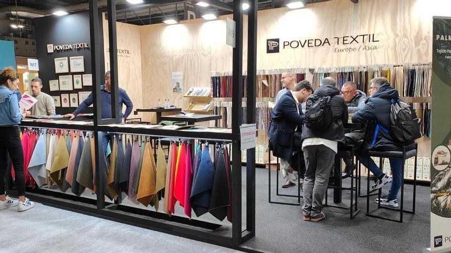 Poveda Textil echibe en Milán sus innovadores tejidos fabricados con restos de palmera y plásticos marinos