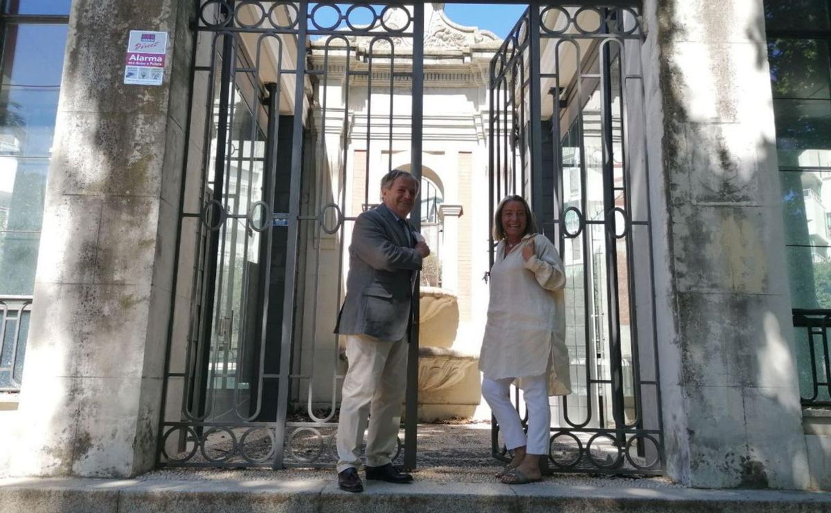 Visita 8 El teniente de alcalde de Urbanismo, Salvador Fuentes, y la presidenta del Imtur, Isabel Albás, en la Pérgola. | CÓRDOBA