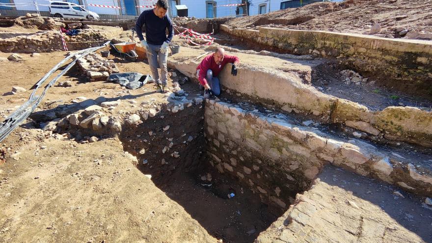 Aparecen restos de la muralla del palacio islámico en la Alcazaba de Badajoz