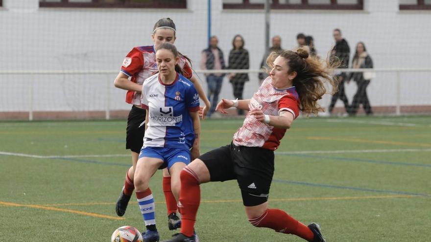 3-0: El Avilés Femenino, que terminó con diez, vence con solvencia al Llanera
