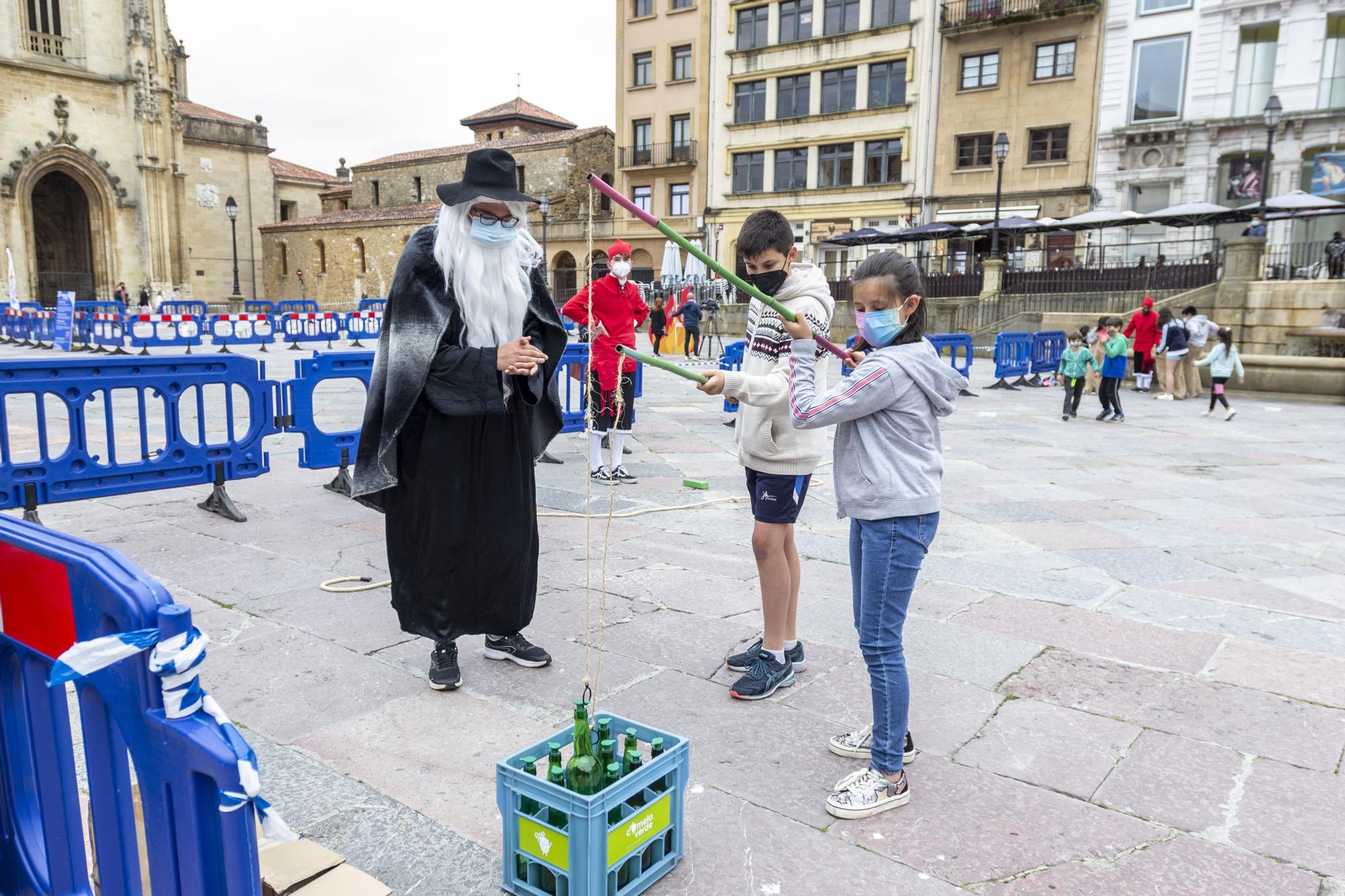 San Juan en Oviedo: juegos infantiles y bailes regionales