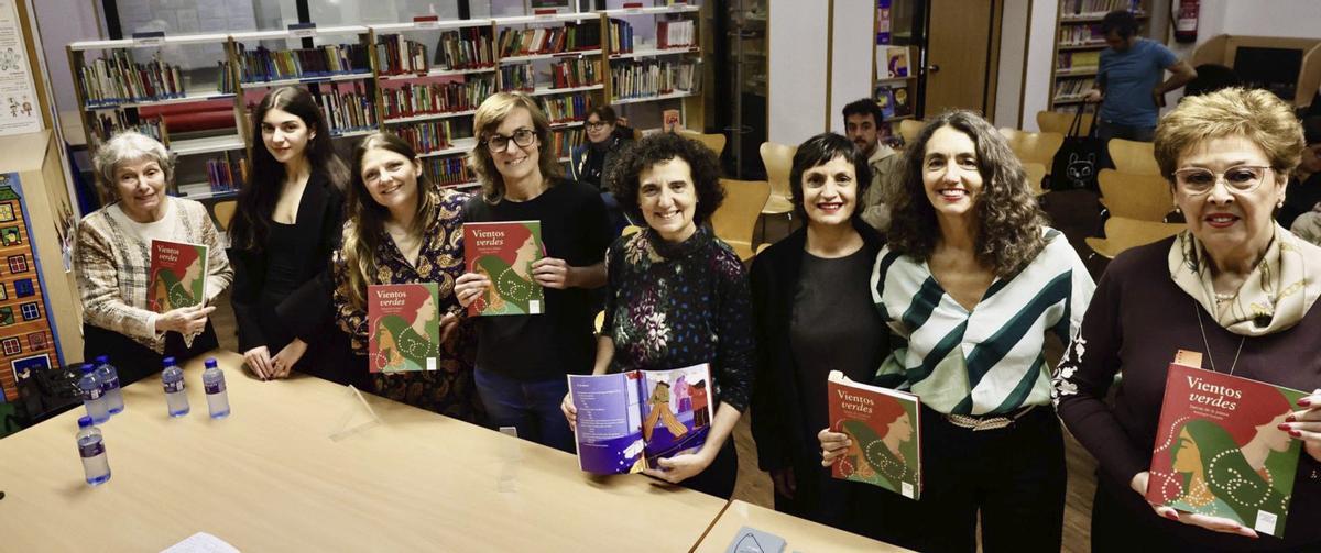 Por la izquierda, Cristina Grisolía, Paula de la Fuente, Olvido Andújar, Ester Sánchez, Berta Piñán, Eva Navarro, Luisa Antolín y María Rosa Serdio.