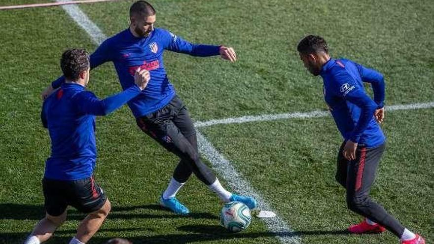 Un instante del entrenamiento del Atlético en Majadahonda. // R. Jiménez