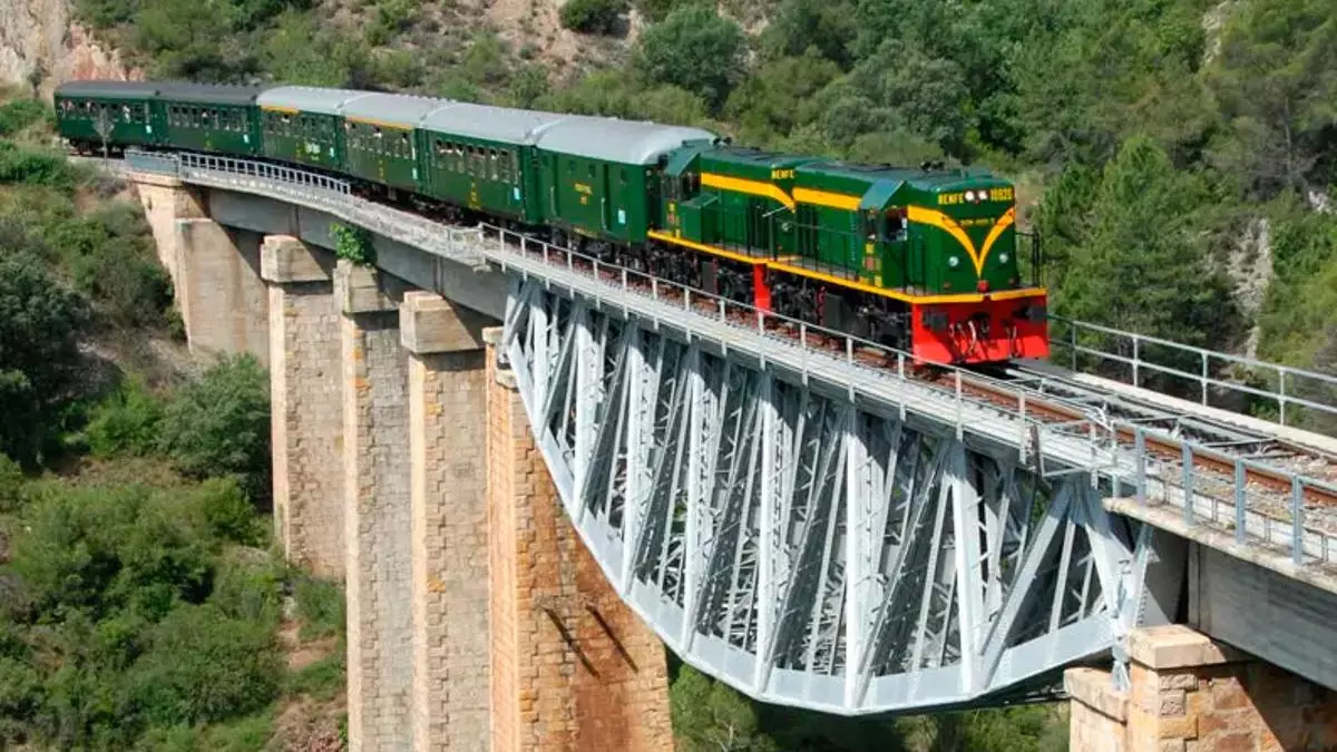 Furor por el Tren dels Llacs: explora el Prepirineo con un convoy de los 60
