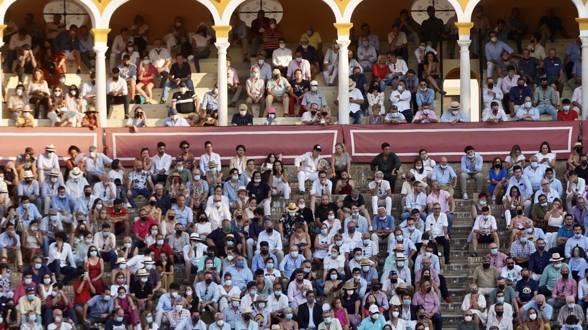 Público con mascarillas en el festejo de Sevilla.