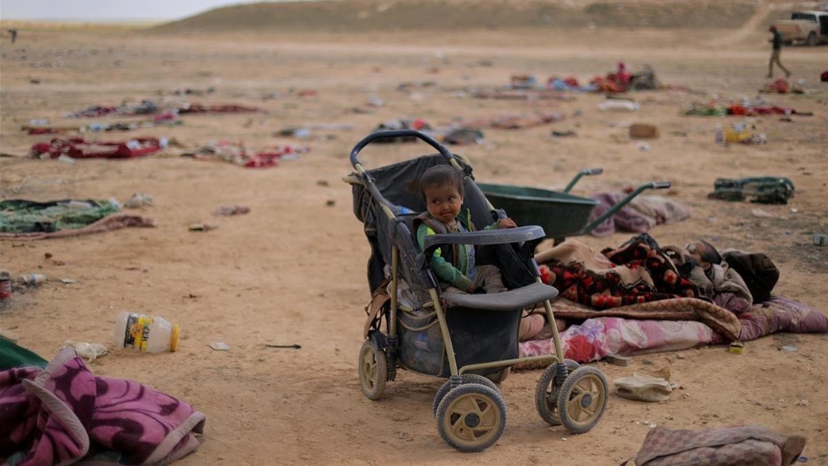 siria niños zentauroepp47266602 a child sits in a baby carriage near the village of baghouz 190309200951