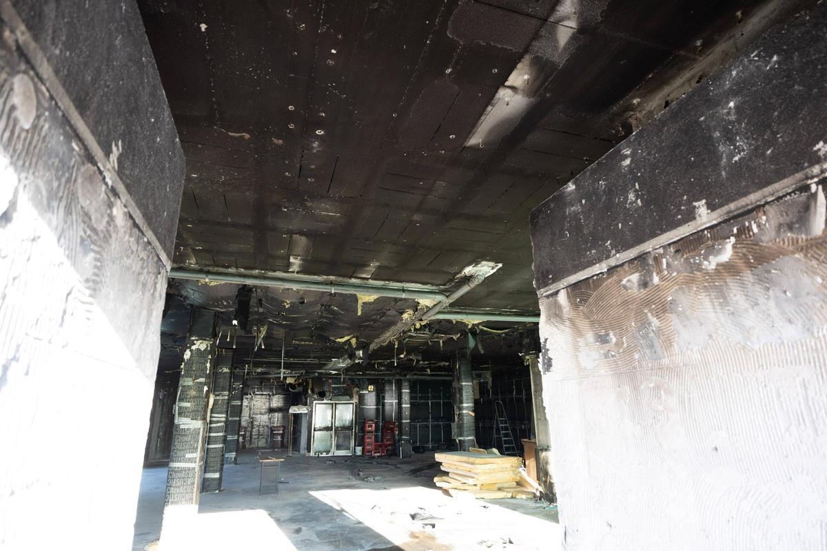 Galería: así están los restaurantes calcinados en Platja d'en Bossa siete meses después