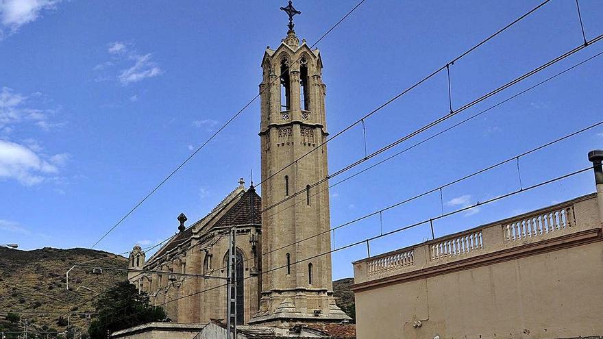 El campanar de l&#039;Església de Santa Maria de Portbou (arxiu).