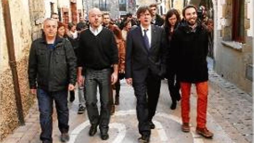 A la Cellera, Puigdemont va recórrer el nucli antic.