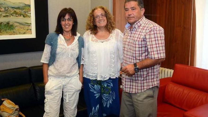 María Jesús Enguídanos y Luisa Márquez fueron recibidas por el alcalde de Pontevedra.  // R. Vázquez