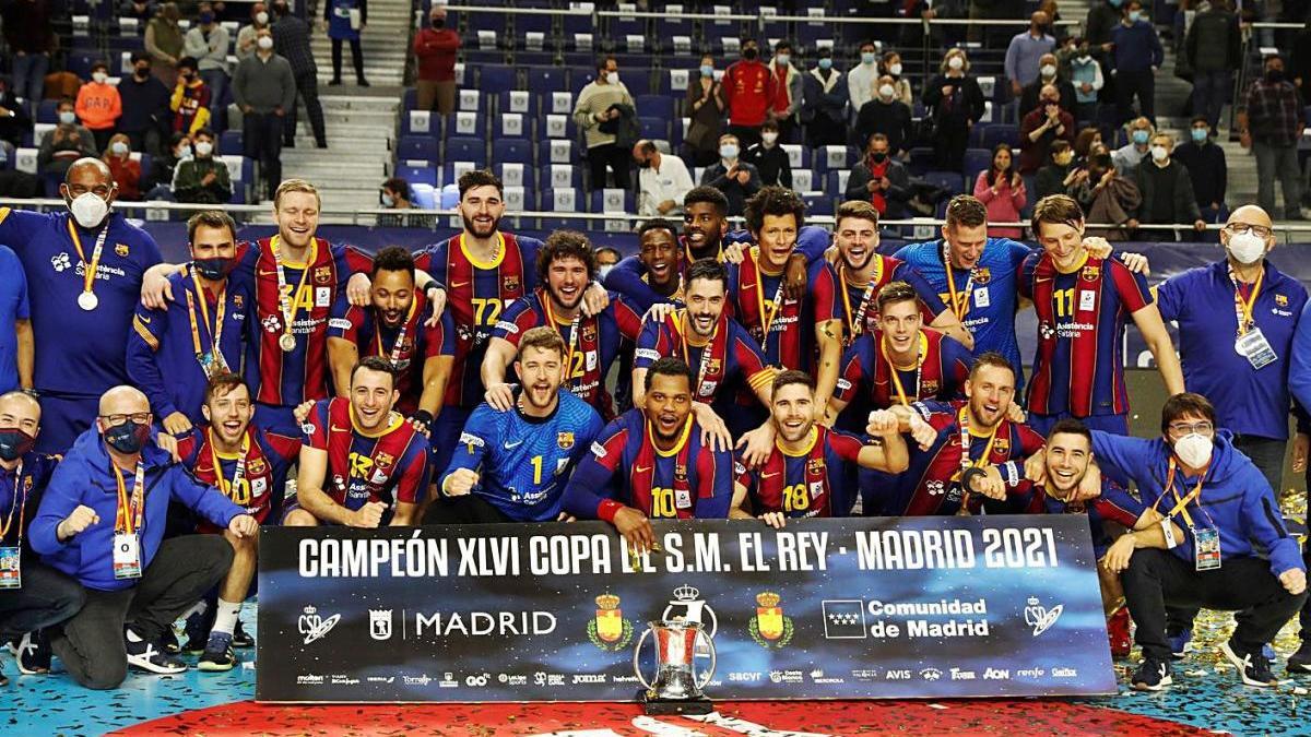 La plantilla del Barça després de la consecució de la Copa del Rei al Wizink Center.