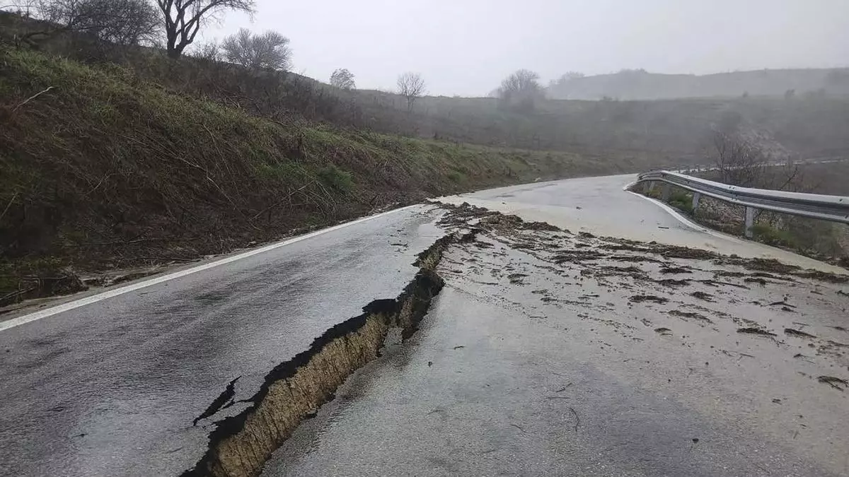 Así han quedado muchas de las carreteras de Andalucía tras el paso del temporal